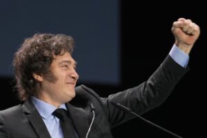 Presidente argentino Javier Milei durante pronunciamento oficial sobre escândalo de criptomoedas
